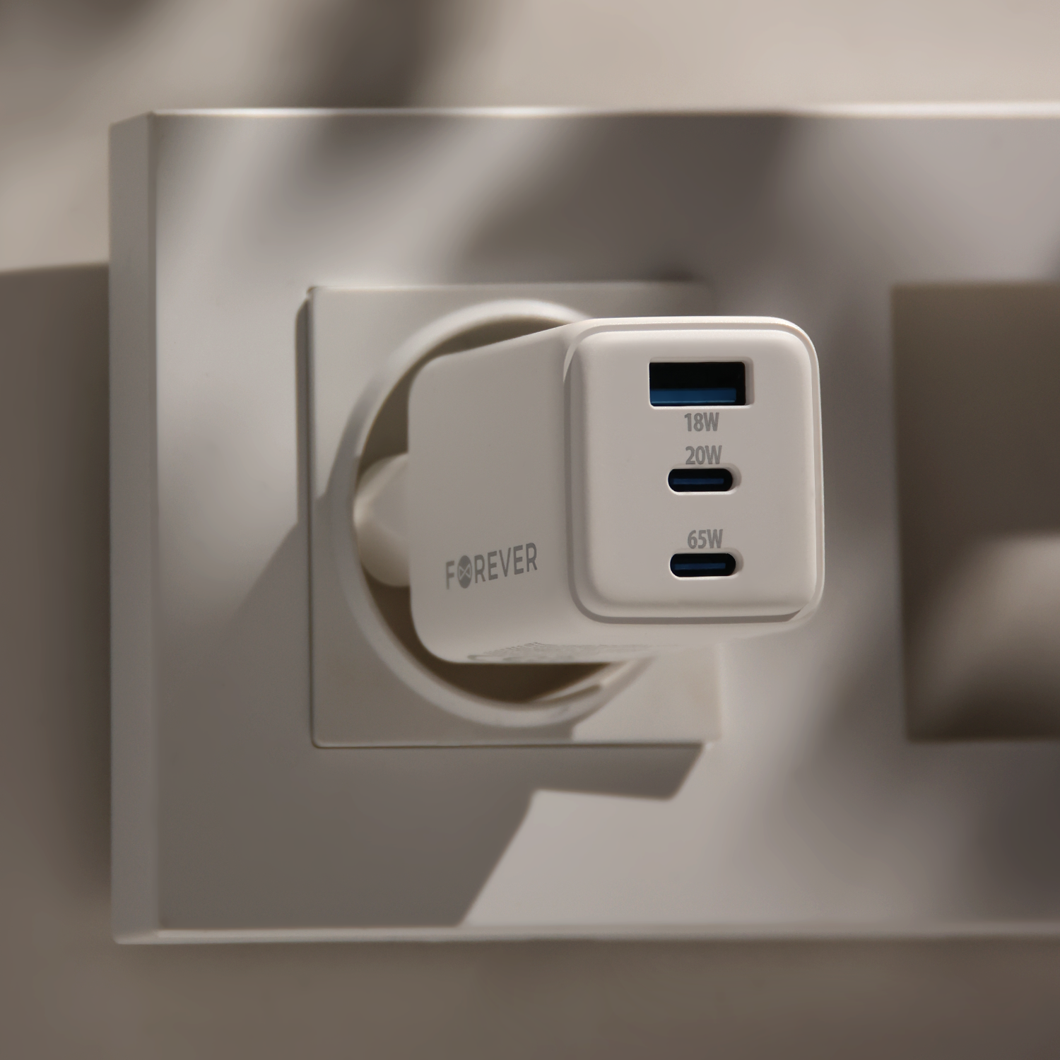 440245_oryg Forever TC-08-65ACC GaN PD QC charger 2x USB-C 1x USB 65W white - Image 4